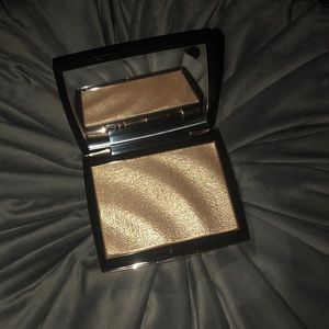 Anastasia Beverly Hills Amrezy Highlighter